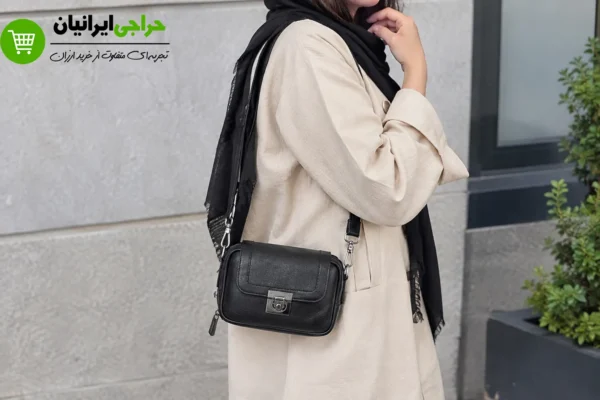 کیف دوشی زنانه مینی مشکی با بند بلند و قفل کلیدی
