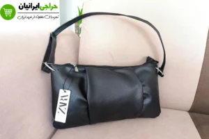 جزئیات بند دوشی قابل تنظیم و زیپ بالایی کیف زنانه